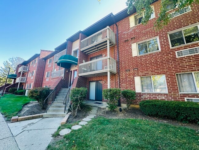 Building Photo - 920 N Lakeside Dr Rental