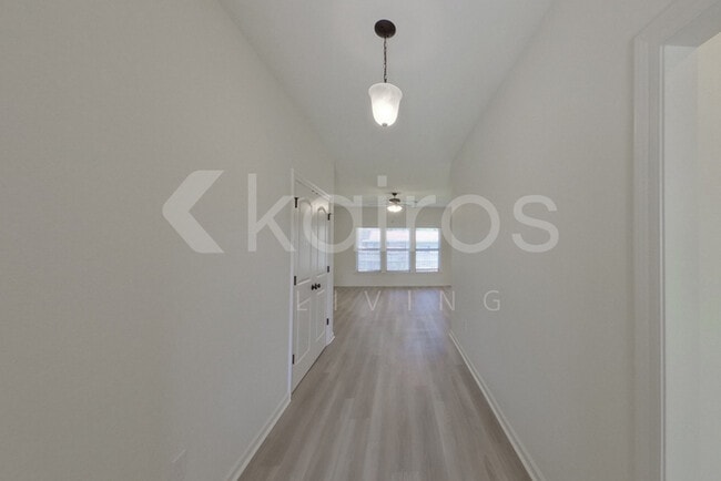 Photo - 129 Salvat Dr