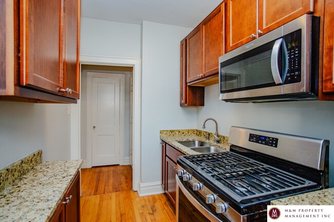 1000 - 1010 North Blvd