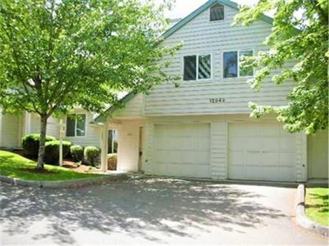 Building Photo - 3 Bedroom Silverdale Townhome - NK School ...