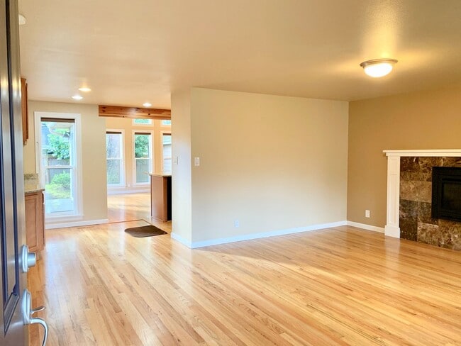 Photo - 405 167th Ave SE