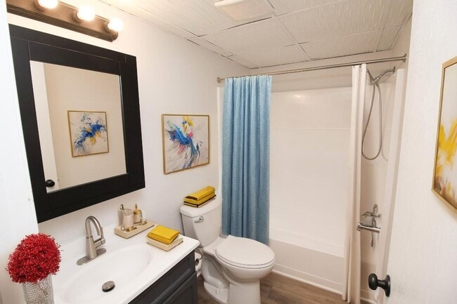 Photo - 2 Bed 1 Bath – $766 Effective Rent w/ Move-In Special Unidad 308 S Lewis Ave - 1