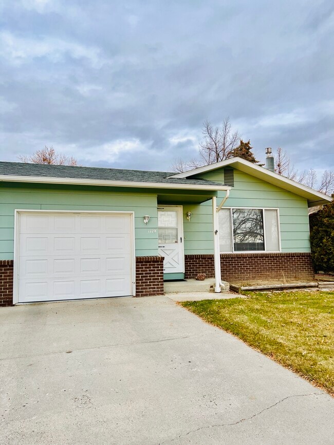 Building Photo - 1119 Yellowstone Ave