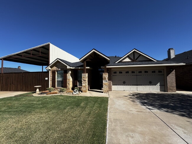 Building Photo - Stunning Spacious Home in Lovely Neighborh...