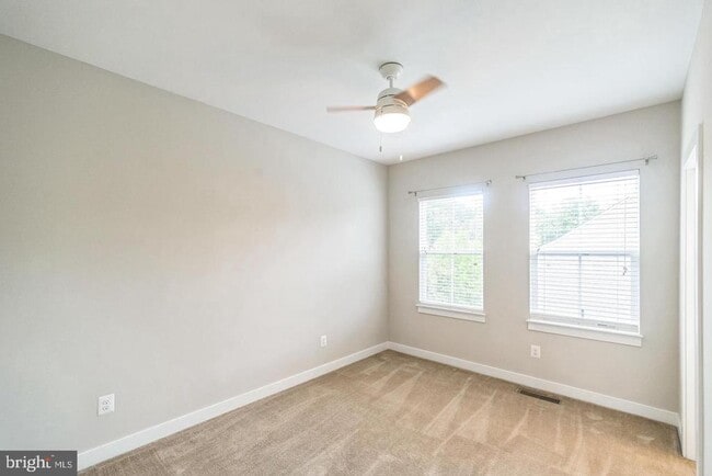 Photo - 107 Magnes Pl