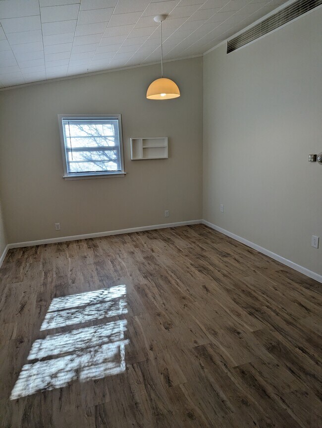 Photo - 635 E Grove Ave