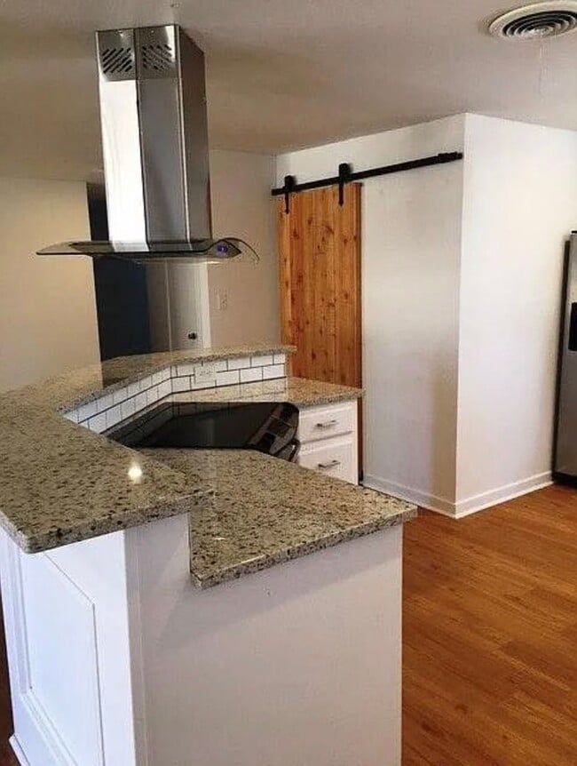 Photo - 4 bedroom 3 bathroom house in prime location!