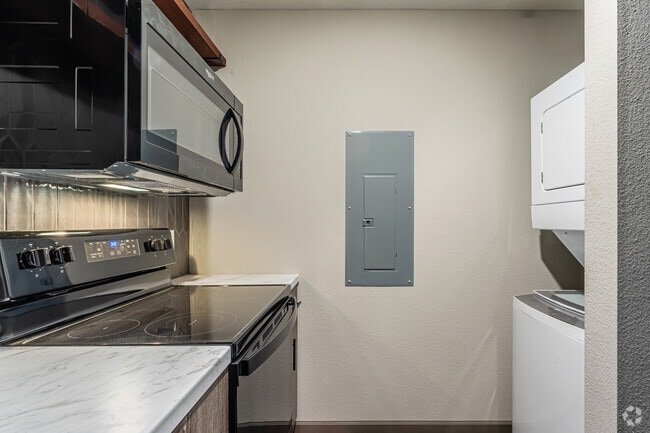 Studio, 1BA - 334 SF