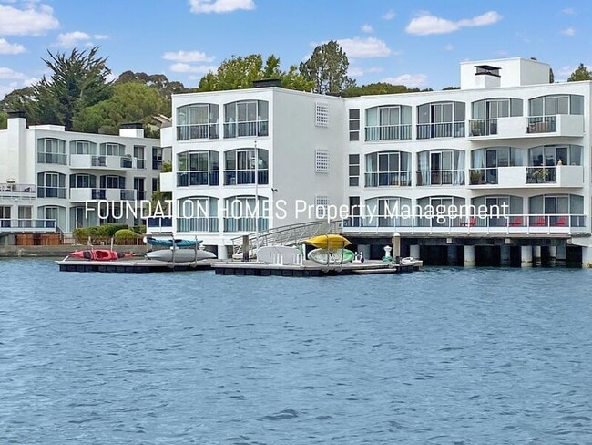 Building Photo - 1106 Shelter Bay Ave Rental