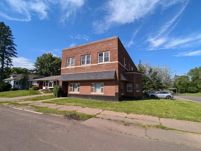 Building Photo - 509 E 7th St Unit Apt. F