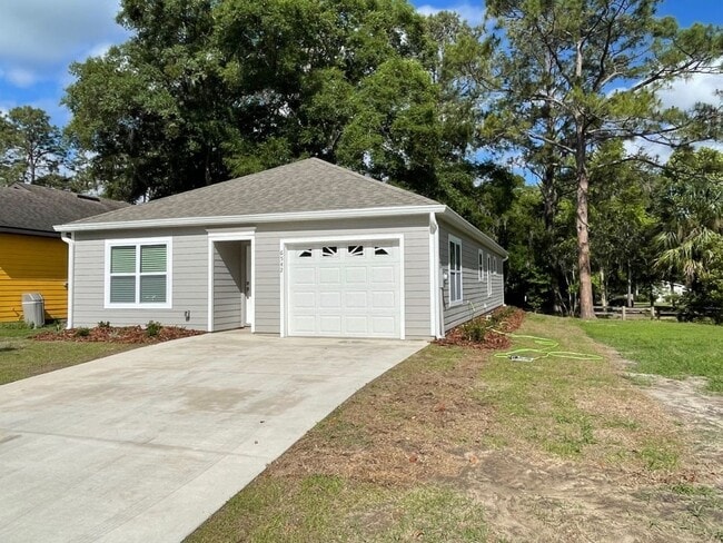 Building Photo - 3/2 in Turkey Creek!