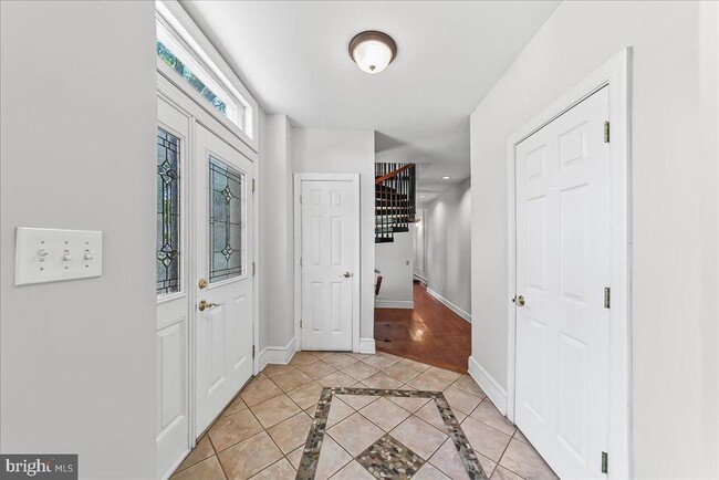 Photo - 240 W Miner St