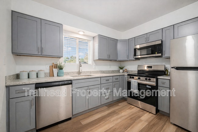 Photo - 8316 Robinson St