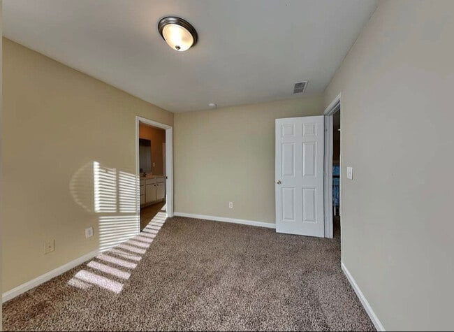 Photo - 66 Kenyon St SE