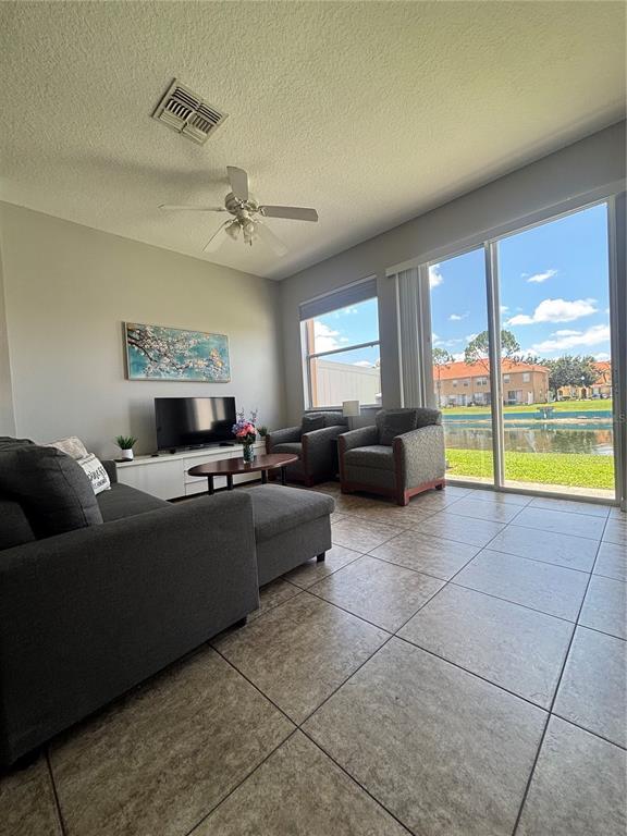 5479 Paradise Cay Cir