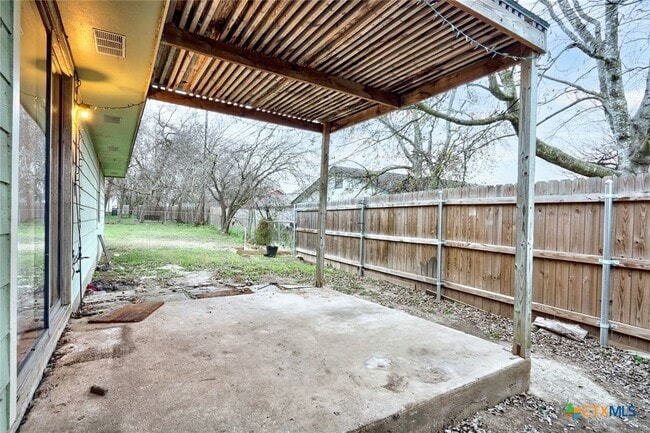 Photo - 108 Hughson Ct