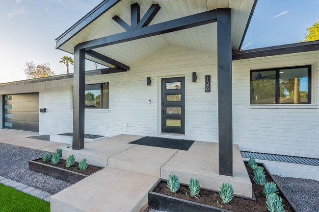 Frente #3 - 126 E Palmcroft Dr