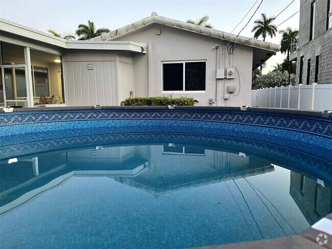 Building Photo - 1020 Hollywood Blvd Rental