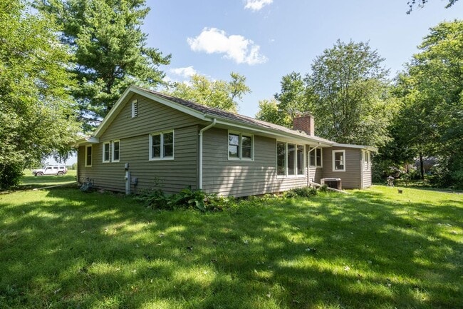 Photo - 3130 Oakwood Rd