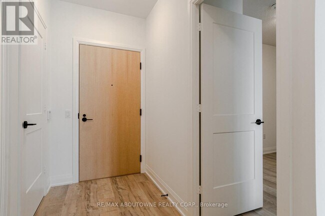 Photo - 50 George Butchart Dr Unité 814