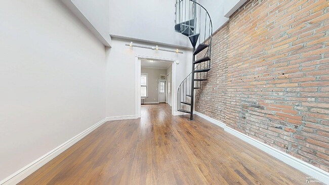 Photo - East 25th Street Unidad 20