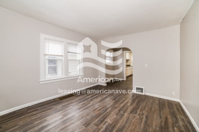 Photo - 727 W Thrush Ave