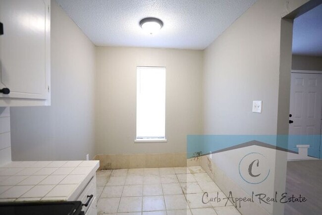 Photo - Recently renovated 1 bed, 1 bath apt - washer, dryer and utilities included!! HUD accepted!