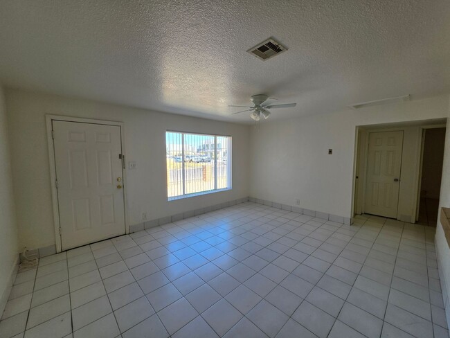 Photo - 331 W Carson Rd Unit # 1