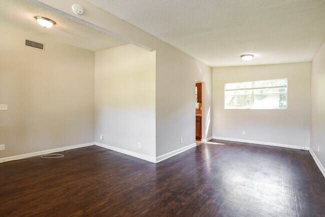 Photo - 7829 Dubois Dr