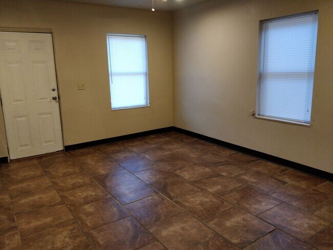 Photo - 232 1/2 and 232 Wilson Unidad 232 1/2