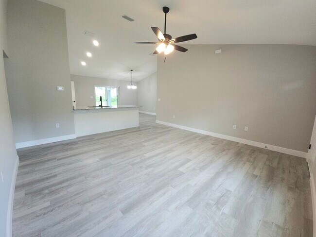 Photo - 1749 W Lorraine Dr