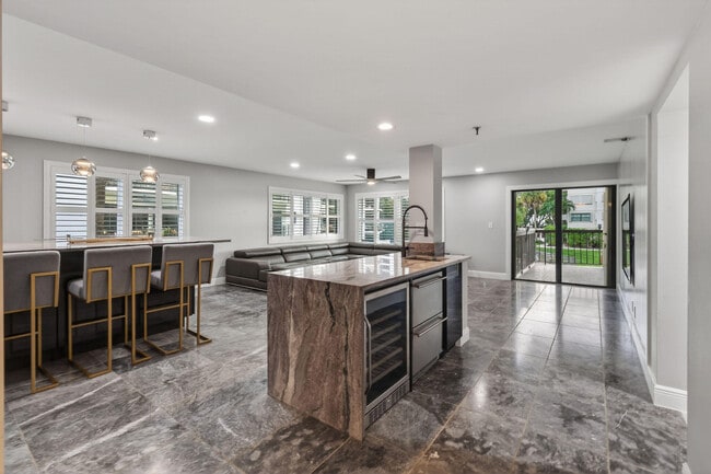 Photo - 372 Golfview Rd Unit 201