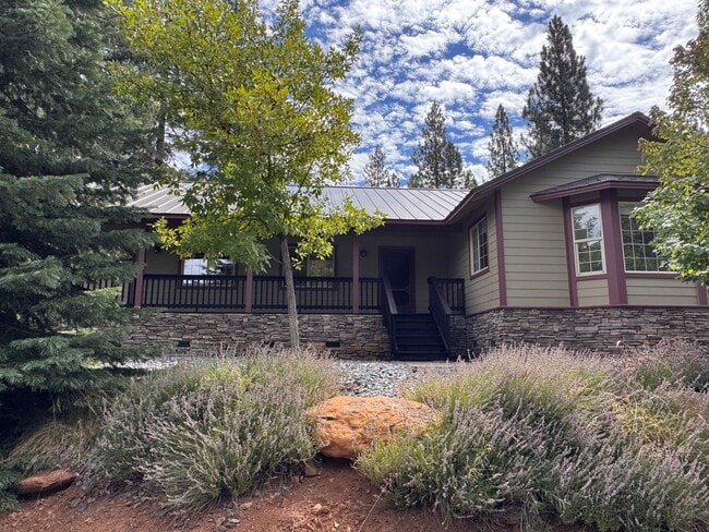 Building Photo - 116 Riverbend Way