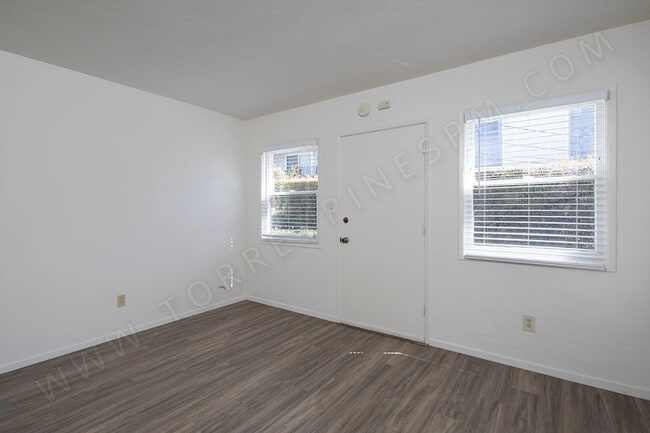 Photo - *OPEN HOUSE: 10/25 11AM-12PM* Cottage with... Unit 1528 1/2