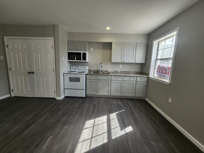 Photo - 205 River Oaks Dr