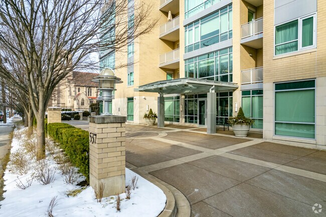 Photo - Metropolitan