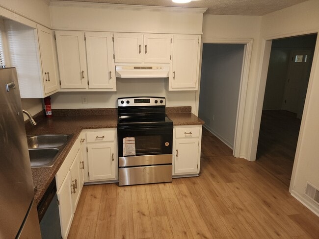 Photo - 1130 Woodlands Rd