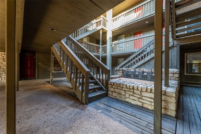Photo - 1/1 Apartment in Hyde Park Unit 203