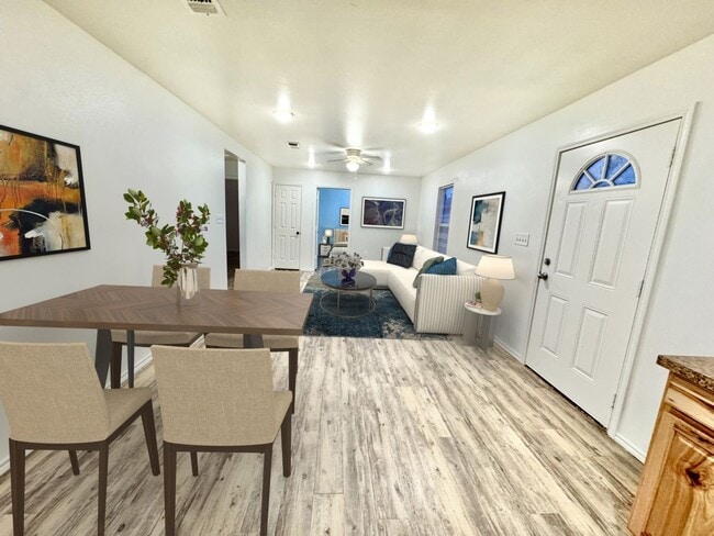 SELF SHOWING!! Enhanced Convenience: 3/2 H... - SELF SHOWING!! Enhanced Convenience: 3/2 H... Townhome