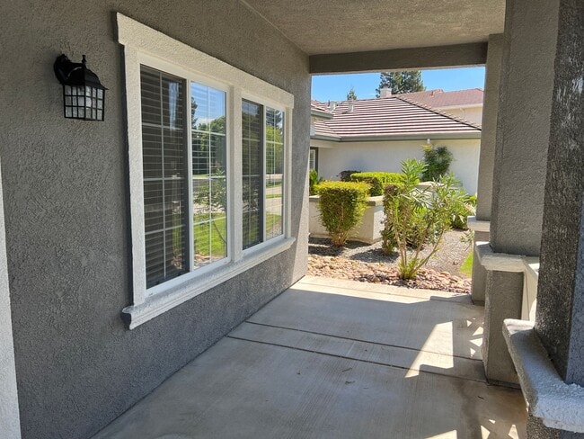 Photo - Large 4 bedroom located on a well maintained court!