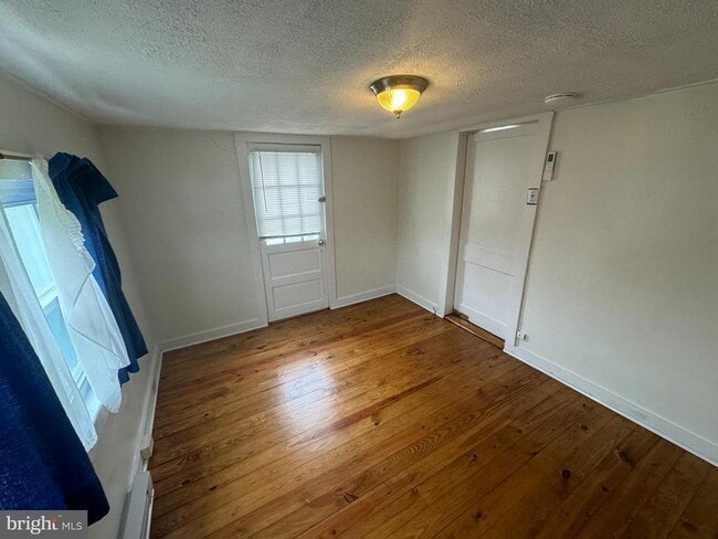 Photo - 430 W High St