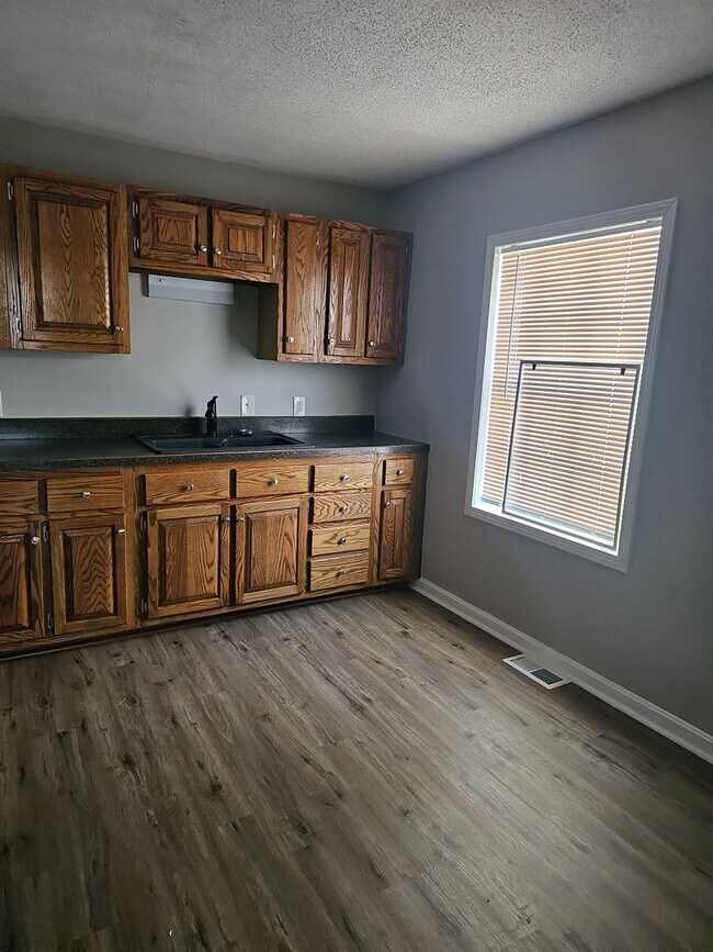 Photo - Big family friendly home available in Hodgenville!