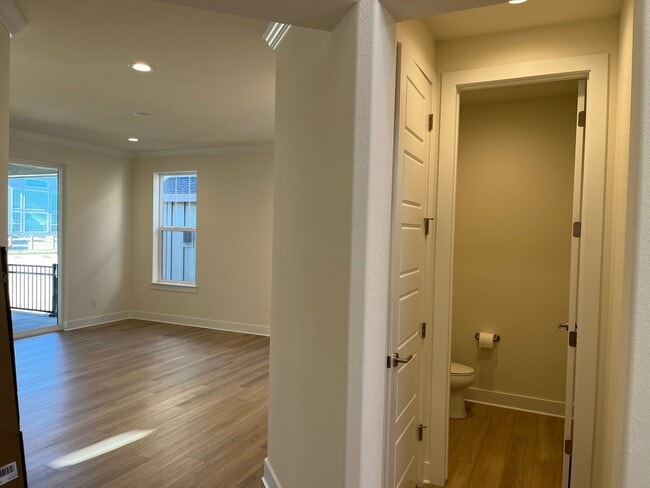 Photo - BEAUTIFUL 5 bedroom 4.5 Bath in Southshore Resort style Neighborhood