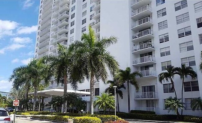 Building Photo - 13499 Biscayne Blvd Unit 1503