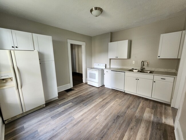 Photo - 477 Wyandotte Ave Unidad 475