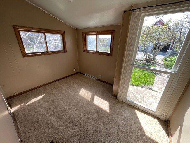 Photo - 4 Bedroom House with Fenced in Yard!