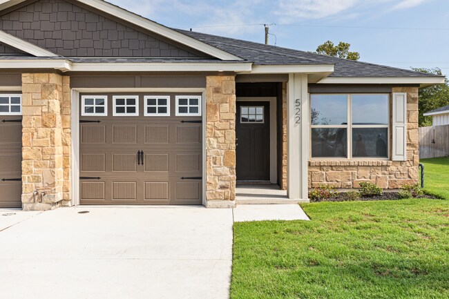 Photo - 522 Campus St