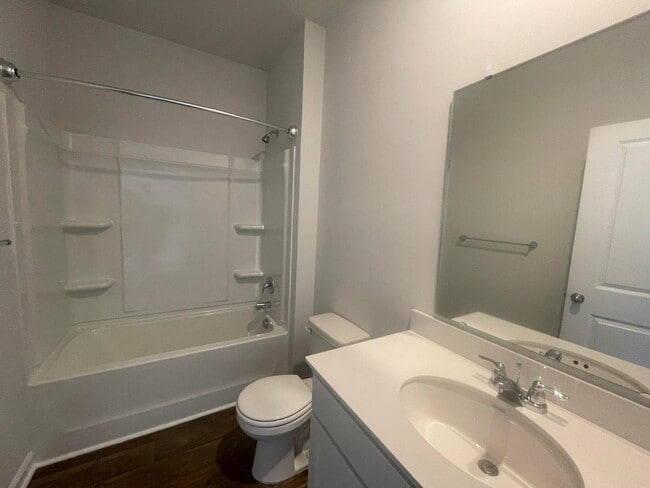 Photo - 206 Oakwood Blvd