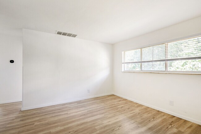 Photo - Kingston Apartments