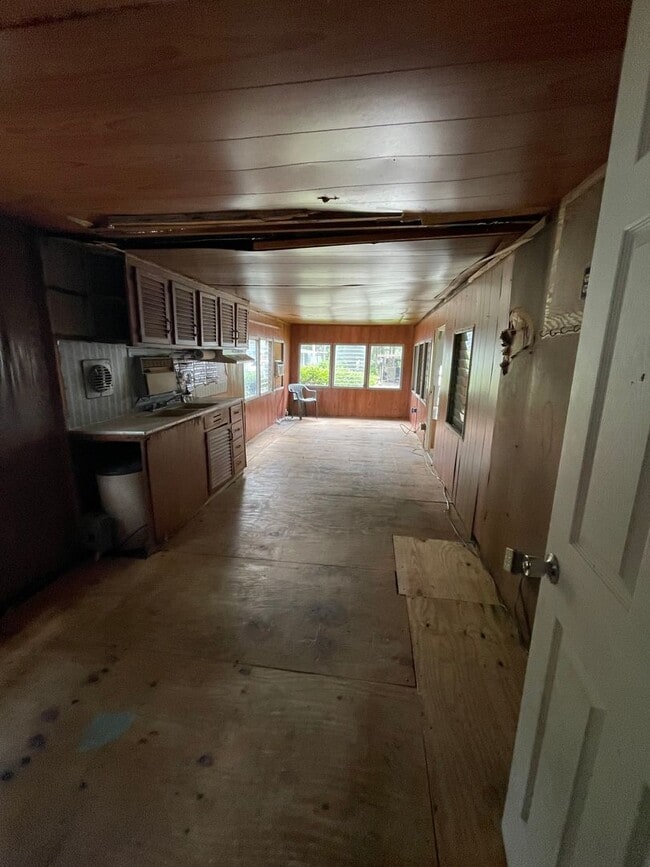 Photo - Handyman Special - Mobile Home for Lease o... Unidad #8